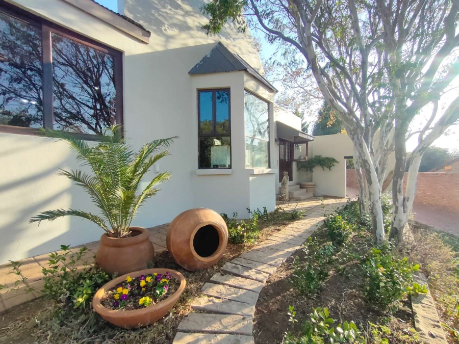 4 Bedroom Property for Sale in Langenhovenpark Free State